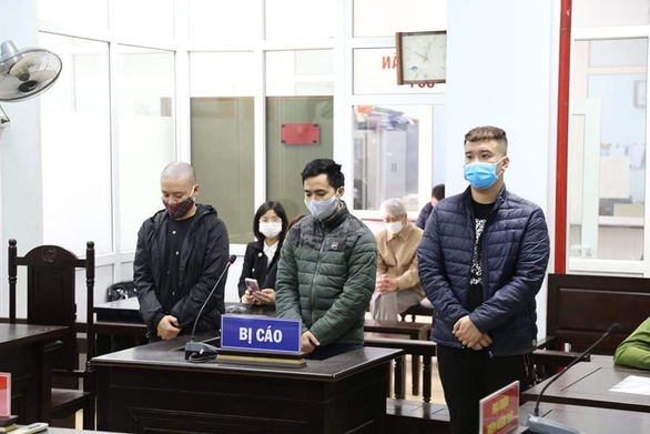 Vi phạm chỉ thị 16, chống người thi hành công vụ trong khi cả nước gồng mình chống dịch Covid